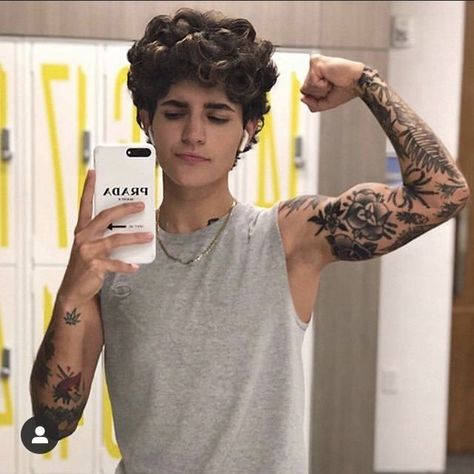 tomboy style Vas Halastaras Tattoo, Vasiliki Halastaras, Boyish Girl, Androgynous Women, Masc Fashion, Androgynous Hair, Masc Women, Buff Women, Androgynous Look