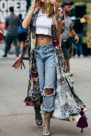 Puedes agregar un toque bohemio para darle frescura a tu look. Vetement Hippie Chic, Long Kimono Cardigan, Look Hippie Chic, Looks Hippie, Look Boho Chic, Printed Kimono, Estilo Hippy, Mode Kimono, Mode Hippie