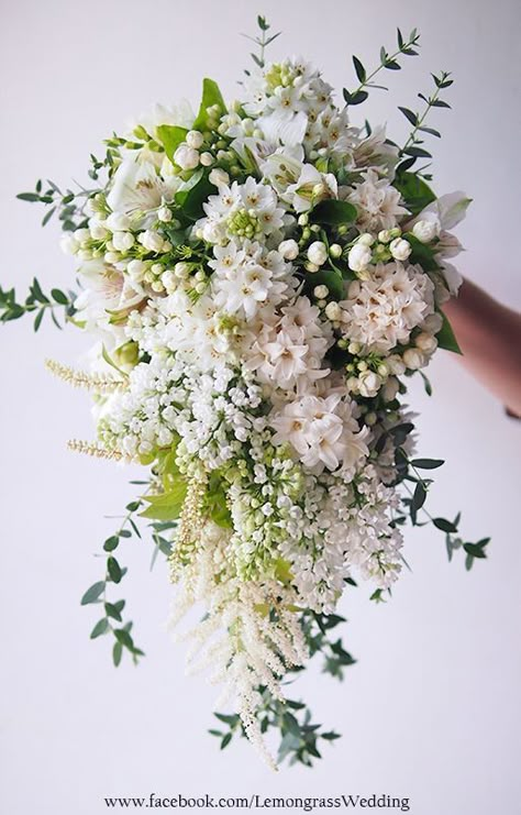 Bridal Bouquet Cascade Greenery, Wedding Jasmine Flower, Cascading Wedding Bouquets Greenery, Jasmine Flower Wedding Bouquets, Bouquet Wedding Long, Snowdrop Wedding Bouquet, Bridal Bouquet Waterfall, White Wisteria Wedding Bouquet, White Waterfall Bouquet