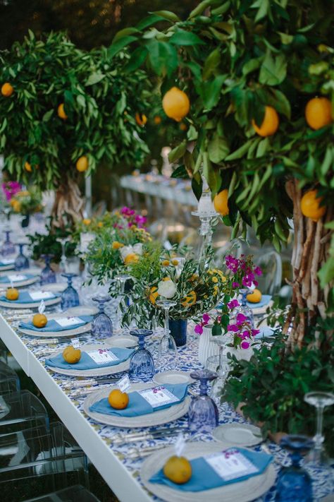 Sicilian Wedding Theme, Mediterranean Tablescape, Greek Lunch, Mediterranean Party, Mediterranean Table, Sicilian Wedding, Engagement Party Themes, Athens Riviera, Mediterranean Aesthetic