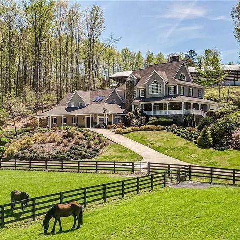 Minecraft Ranch, Farm Vibes, Cottage Rustic, Courtyard Landscaping, Run In Shed, Dream Life House, Equestrian Estate, Casa Country, Barn Plans