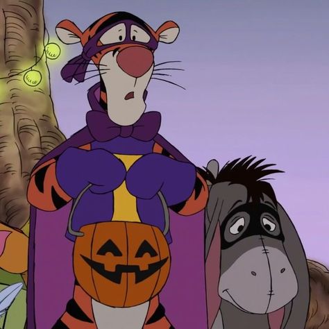 Old Disney Halloween Aesthetic, Winnie The Pooh Halloween Aesthetic, Disney Halloween Icons, Spooky Winnie The Pooh, Old Halloween Cartoons, Halloween Pfp Cartoon, Halloween Wallpaper Cartoon, Iconic Cartoon Duos, Halloween Cartoon Aesthetic