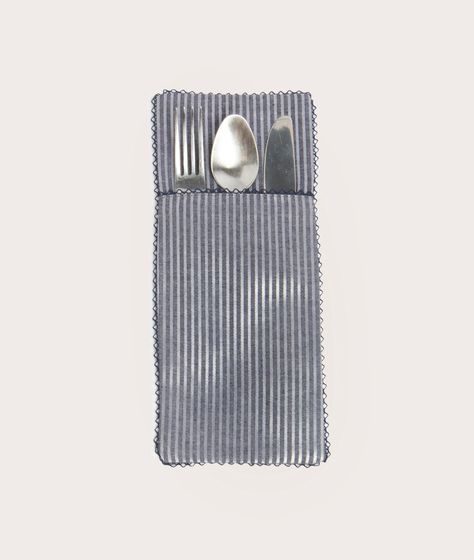 Placemat Ideas, Silver Tablecloth, Cutlery Pouch, Time Craft, Candle Table Decorations, Men's Robes, Food Candles, Candle Table, Napkin Folding