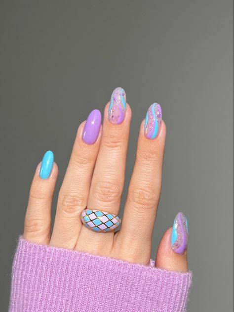 #nails #nailart #naildesign #summernails #prettynails #cutenails #bluenails #purplenails #glitternails #sparklenails #springnails #almondnails #confetti #summer #stylishnails #jewelry Purple And Pink Nails, Light Purple Nails, Lilac Nails, Purple Nail Designs, Spring Nail Designs, Festival Nails, Spring Nail, Manicure Y Pedicure, Fabulous Nails