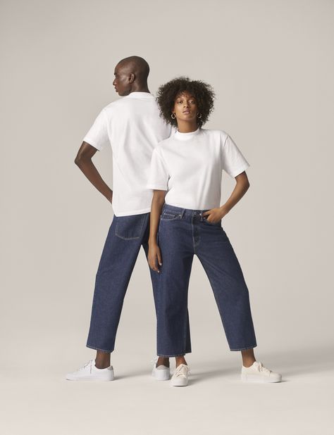 H&M Breaks Gender Barriers With Its First Ever Unisex Collection Clothing Line Photoshoot, Fashion Gender Neutral, Denim Photography, Pose Mode, Gender Neutral Fashion, Inspiration Photoshoot, Genderless Fashion, Unisex Clothes, No Gender