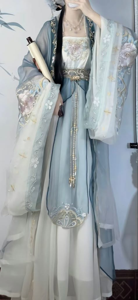 Korean Kimono Traditional Dresses, South Asian Traditional Clothing, Traditional Asian Clothing Woman, Japanese Style Dress Formal, Asian Royalty Clothing, Blue Hanfu Aesthetic, Hanfu Fantasy Chinese Clothing, Female Yakuza Outfit, Hanfu Women Traditional