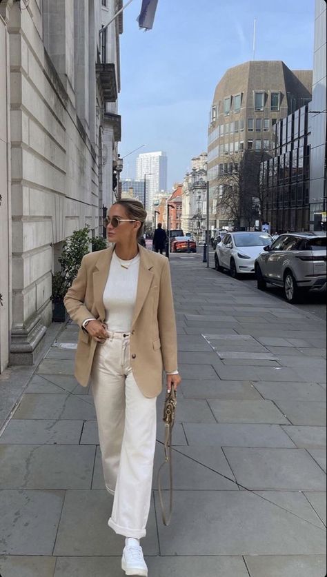 Beige Blazer Outfits Women, Women Winter Outfits Casual, Cream Jeans Outfit, Cream Blazer Outfit, Casual Outfits For Winter, Cream Pants Outfit, Beige Blazer Outfit, Blazer Outfits Women, Women Winter Outfits