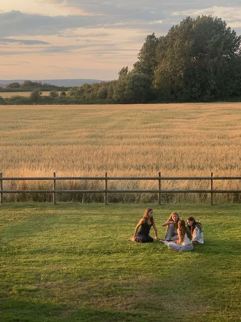 English Summer, Country Summer, British Summer, Summer Friends, Spring Aesthetic, Intp, Summer Feeling, English Countryside, Summer Dream