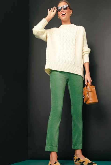 ed519dacc89b2bead3f453b0b05a4a8bdesc48211872ri Winter Chic, Fashion Diva, Green Pants, 가을 패션, Style Mistakes, Fall Winter Outfits, Winter Style, Work Outfits, Look Fashion