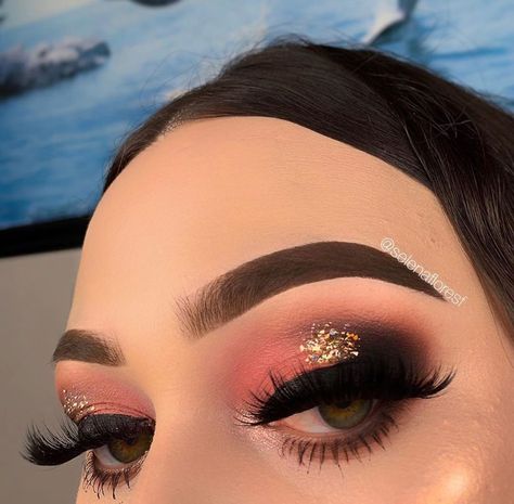 𝐆𝐋𝐀𝐌 𝐌𝐀𝐊𝐄𝐔𝐏 & 𝐓𝐈𝐏𝐒 💋 Instagram:  @g_makeupt Ball Makeup, Sweet Makeup, Pretty Eye Makeup, Makeup Pictorial, Casual Makeup, Makeup Tutorial Eyeshadow, Eye Makeup Pictures, Beautiful Eye Makeup, Simple Eye Makeup