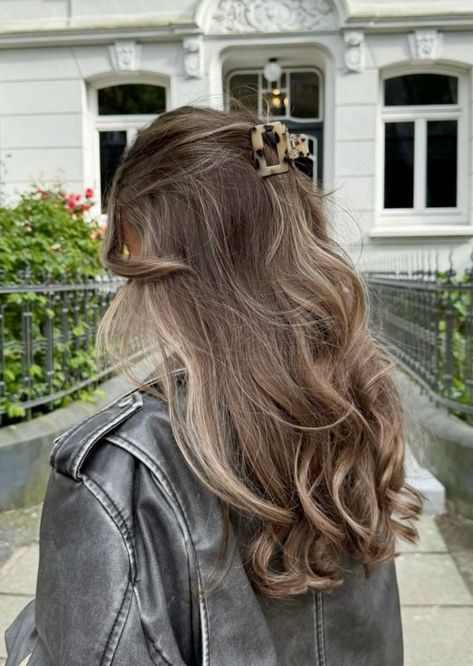 Strands On Brown Hair, Cold Blonde Highlights Brown Hair, Brown Hair Blonde Face Framing, Cold Highlights Brown Hair, White Highlights Brown Hair, Face Framing Balayage Brunettes, Framing Highlights Brown Hair, Cold Blonde Hair Balayage, Cold Blonde Highlights