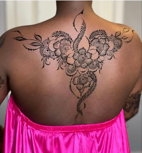 Chest Henna, Henna Chest, Full Body Henna, Shoulder Henna, Body Henna, Back Henna, Somali Wedding, Cute Henna Designs, Cute Henna Tattoos