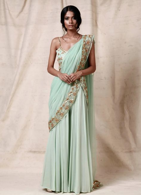 What to Wear to an Indian Wedding as a Guest - hitched.co.uk Indian Wedding Outfits Guest, Indian Wedding Guest Dress, Indian Outfits Modern, Kajol Saree, Strap Blouse, Indian Outfits Lehenga, Indian Wedding Outfit, Border Fabric, Dress Code Wedding