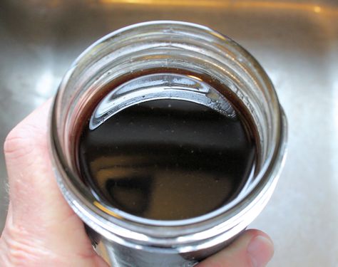 How to infuse coffee in oil to use in soaps, body butters and lip balms. Coffee Infused Oil, Coffee Oil, Savon Diy, Infused Coffee, Infused Oil, Body Butters, Diy Cosmetics, Infused Oils, Homemade Bath Products