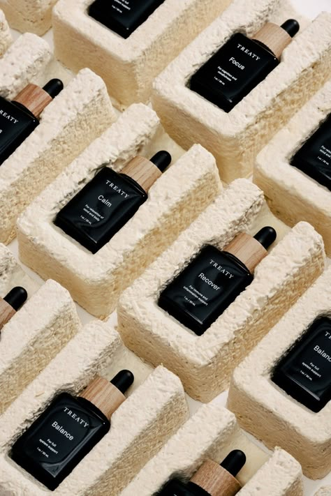 How Mycelium Packaging Could Help Solve the Beauty Industry’s Waste Problem | Vogue Eco Packaging Design, Innovative Packaging, Cosmetic Packaging Design, Layout Editorial, Eco Packaging, Perfume Packaging, Packaging Food, Skincare Packaging, Biodegradable Packaging