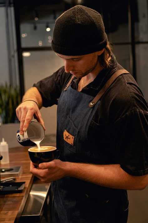 Barista Coffee Photography, Coffee Bartender Aesthetic, Male Barista Aesthetic, Coffee Shop Marketing Photos, Barista Aesthetic Boy, Coffee Shop Lifestyle Photography, Barista Pose Reference, Coffeshop Photography, Barista Reference