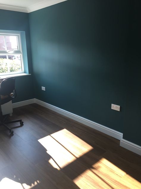 New studio room. Dark Teal walls and walnut floor. Converted garage Dark Turquoise Room, Dark Teal Office, Dark Teal Walls, Teal Office Decor, Media Room Colors, Teal Painted Walls, Teal Rooms, Turquoise Room, Zyla Colors