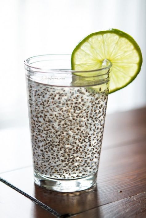 Chia Fresca made with chia seeds and coconut water. Chia Fresca, Natural Energy Drinks, Detox Waters, Air Kelapa, Anti Dieting, Detox Tips, Living Healthy, Wedding Prep, Detox Water