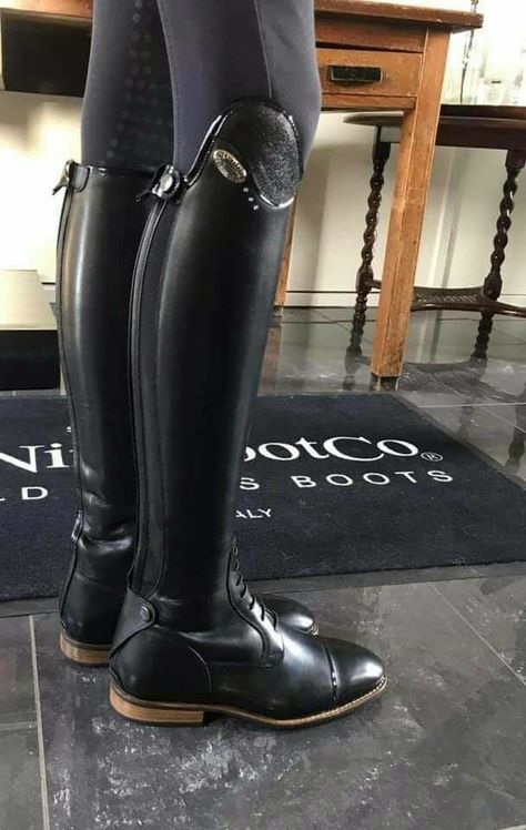 Horse Riding Boots Aesthetic, Riding Boots Aesthetic, Horse Riding Shoes, Rich Equestrian Aesthetic, Equestrian Style Outfit, English Riding Boots, Riding Aesthetic, Equine Fashion, Hermes Boots