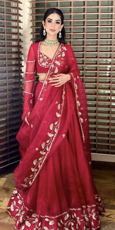 Jimmy Choo Lehenga, Reception Outfit For Bride Indian, Bridal Red Lehenga, Indian Dress Wedding, Bridal Lehenga Design, Mahima Mahajan, Keep Smile, Simple Kurta, Outfit Indian