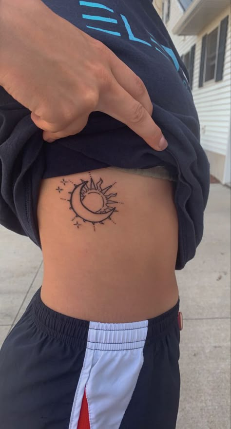 Small Dope Tattoos, Tattoo Sonne, Hippie Tattoo, Sun And Moon Tattoo, Dope Tattoos For Women, Classy Tattoos, Cute Tattoos For Women, Discreet Tattoos, Sun Tattoo