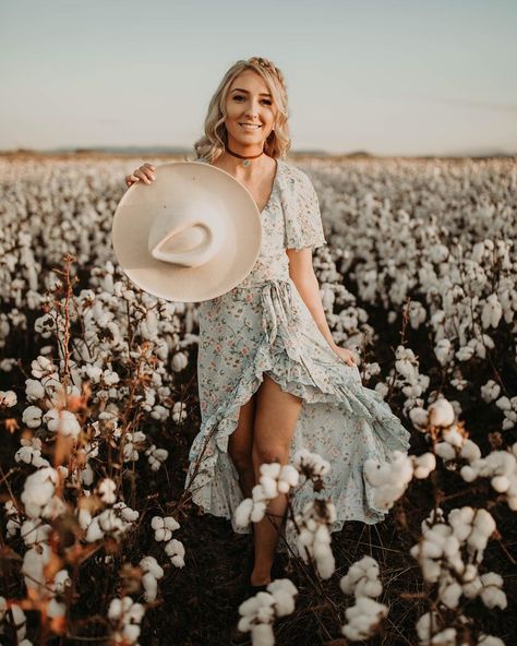 Cotton Photoshoot Ideas, Cotton Photo Shoot, Cotton Feild Pics, Cotton Field Senior Pictures, Cotton Photoshoot, Cotton Field Photoshoot, Cotton Field Pictures, Cotton Field Photography, Field Pics