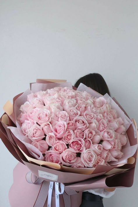 Flowers 🌺 on Twitter: "… " Rosen Box, I Love Flowers, Pink Rose Bouquet, Flower Box Gift, Boquette Flowers, Flowers Bouquet Gift, Flower Therapy, Beautiful Bouquet Of Flowers, Luxury Flowers