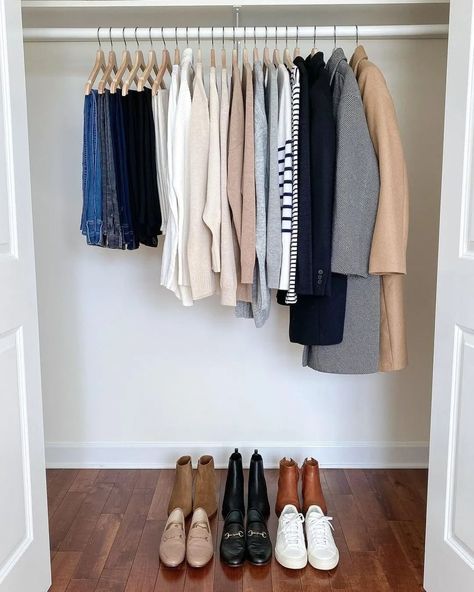 Pick Clothes, Neat Closet, Clean Mind, Clean Closet, Average Woman, Minimalist Moda, Neutral Capsule Wardrobe, Classy Yet Trendy, Minimalist Closet