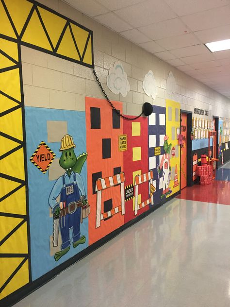 Community Helpers Preschool Classroom Decor, Construction Theme School, Building Theme Classroom, Building Classroom Theme, Community Helpers Decorations, Construction Classroom Theme Ideas, Building Bulletin Board Ideas, Construction Theme Hallway, Construction Bulletin Board