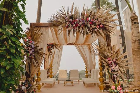 Boho Theme Indian Wedding Decor, Indian Pastel Wedding Decor, Rustic Wedding Decor Indian, Wedding Theme Colors Indian, Boho Mandap Decor, Boho Indian Wedding Decor, Indian Wedding Theme Ideas Color Schemes, Boho Theme Wedding Decor, Pastel Mandap