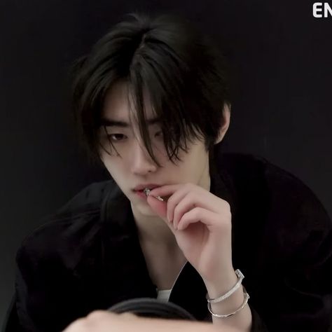 Enhypen Sunghoon, A Man, Tumblr, Hair, Black