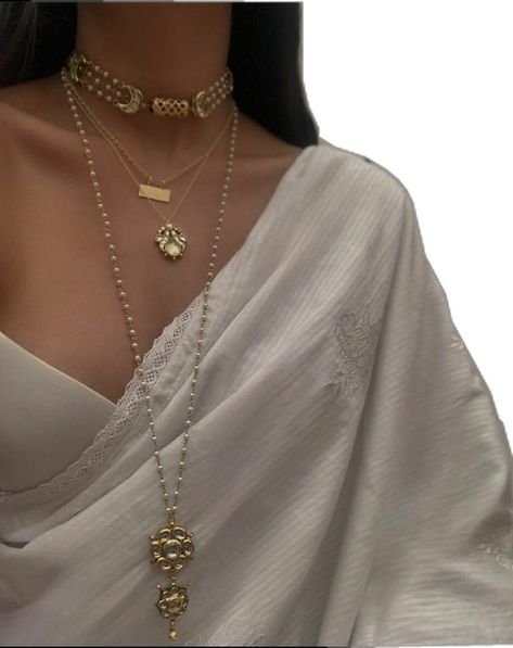 Indian Modern Jewellery, Traditional Jewelry Indian Gold Jewellery, Dainty Indian Jewelry, Minimalist Accessories Jewellery, Vintage Indian Jewelry, Neck Pieces Jewelry, Indian Accessories, Antique Necklaces Design, Asian Jewelry