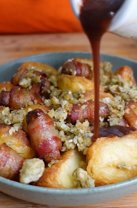 This is the ultimate Boxing Day lunch - you can use leftovers, or make fresh new spuds to make into my pigs in blankets loaded roast potatoes. Poppy Cooks Potatoes, Roast Potatoes Recipes, Boxing Day Food, Pigs In Blanket, Christmas Potatoes, Sage And Onion Stuffing, Red Wine Gravy, Pigs In Blankets, Fondant Potatoes