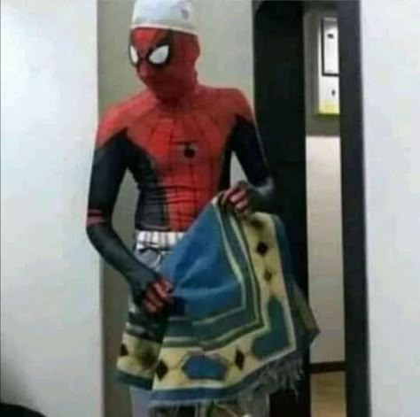 Ramzan Chand, Spiderman Pics, Muslim Meme, Spiderman Girl, Spiderman Funny, Image Spiderman, Spiderman Pictures, Photographie Portrait Inspiration, K Wallpaper