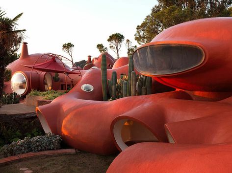 antti lovag's iconic maison bernard from the 1970s hosts genius loci exhibition in france Interactive Artwork, Ricardo Bofill, Genius Loci, Architecture Landmark, Pierre Jeanneret, Organic Architecture, Performance Artist, Milan Design Week, Art Event