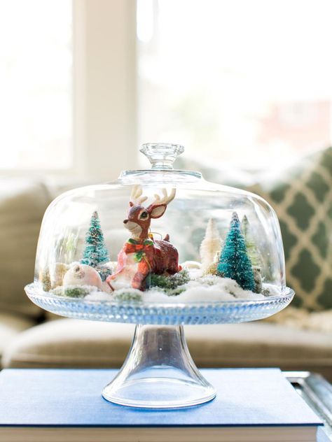 Plate Decorating Ideas, Plate Decorating, Christmas Cake Stand, Cake Stand Decor, Cake Stand With Dome, Ladies Luncheon, Ornament Designs, Holiday Deco, Glass Cake