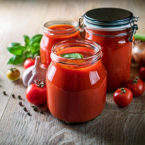 Canning Recipe Tomato Soup – A Comforting Classic Canning Tomato Soup Recipes, Tomato Soup Canning Recipe, Tomato Soup Canning, Canning Tomato Soup, Recipe Tomato Soup, Recipes For Cold Days, Strawberry Smoothie Bowl Recipe, Americano Recipe, Tomatoe Soup