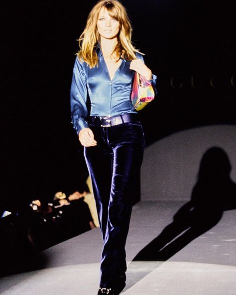 Kate Moss Runway, 1990s Outfits, 40s Mode, Tom Ford Gucci, Gucci Runway, 90s Supermodels, 90s Models, Kate Moss, Kendall Jenner