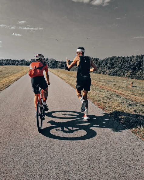 Repost @varga_triathlon - Not everyday you gonna bump into the 🐐 Jan Frodeno on your usual training route 😅 Nice to chat to you after a long time and I hope you're enjoying your stay in 🇸🇰 . @challengesamorin @[1784142745302@thecollinscuptri] @xbionicsphere @challengefamily Triathlon Photography, Triathlon Men, Triathlon Aesthetic, Sprint Triathlon Training, Iron Man Race, Aesthetic Training, Manifest Life, Sprint Triathlon, New Vibes