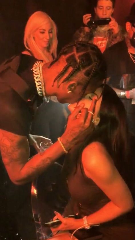 Kylie And Travis Scott, Travis Scott Aesthetic, Piercing Party, Travis And Kylie, Kylie And Travis, Kylie Jenner Fotos, Kylie Scott, Kylie Travis, Travis Scott Wallpapers