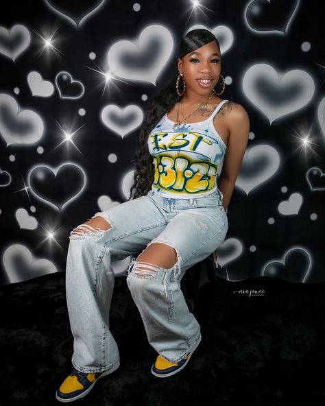 Birthday Outfit Airbrush, Airbrush Outfits Birthday, Streetwear Birthday Photoshoot, 90s Airbrush Photoshoot, Airbrush Outfits, 14th Birthday Ideas, Outfits Birthday, 90s Theme Party, Nostalgic Vibes