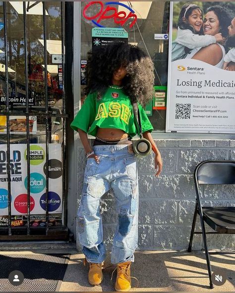 #streetstyle #streetwear #fashion #fashionkilla Streetwear Aesthetic Black Women, Snapback Outfit Black Women, Streetwear Inspo Girl, Streetwear Style Women, Streetwear Black Women Outfits, Street Wear Black Woman, Girly Streetwear Fashion, Streetwear Fashion Women Black, Streetwear Fashion Black Women