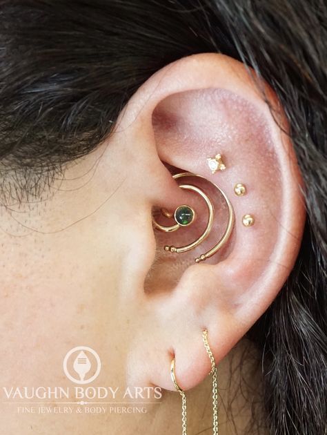 Spiderbite Piercings, Vintage Tattoos, Daith Piercing Jewelry, Silver Crystal Earrings, Cool Ear Piercings, Pretty Ear Piercings, Cartilage Piercings, Piercing Cartilage, Cool Piercings