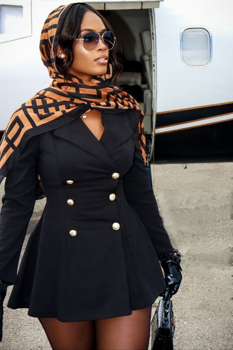 Stylish and affordable private jet outfits to look like a celebrity on your flight or photoshoot. Private Jet Outfit Classy, Luxury Travel Outfit Jet Set, Helicopter Outfit Ideas, Chanel Outfit Inspiration, Helicopter Outfit Style, Classy Airport Outfit Black Women, Briefcase Photoshoot, Private Jet Outfit, Helicopter Outfit