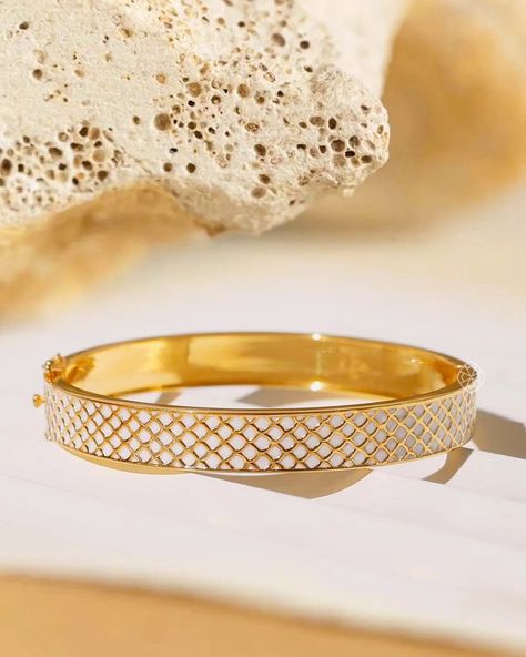 Step into the realm of timeless elegance with our Aafia Bangle—a true masterpiece that embodies sophistication and grace. Meticulously crafted with utmost precision and care, this exquisite bangle showcases the intricate artistry of filigree work, meticulously detailed to perfection. But it's not just the filigree work that sets this piece apart; it's the vibrant enamelling that adds an extra layer of charm and allure. With every glance, the Aafia Bangle whispers tales of opulence and refine... Timeless Elegance, Bangles