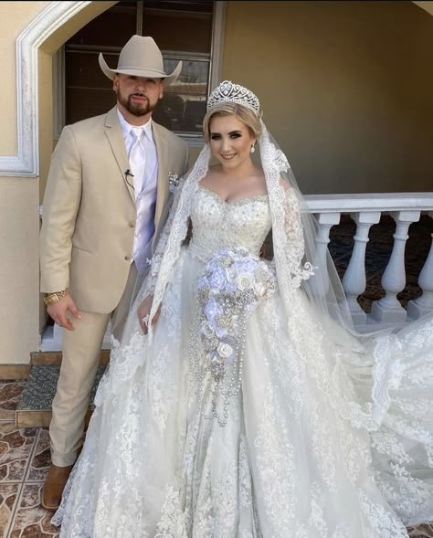 Ranchero Wedding, Charro Wedding Ideas, Rancho Wedding Mexican, Rancho Wedding, Hispanic Wedding, Charro Wedding, Wedding Dresses Vintage Princess, Mexican Inspired Wedding, Mexican Wedding Dress