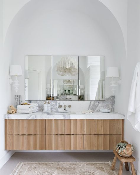 A white bathroom is more than just a color choice; it's a canvas for serenity, cleanliness, and timeless elegance. 🛁✨ The crisp, bright hues create a fresh and inviting atmosphere, making it the perfect retreat to unwind and recharge. We would definitely love to unwind and recharge in here! 😍 📷 @hw.interiors @jessglynnphoto . . #whitebathroom #whitebathroomdecor #whitebathroominspo #TimelessElegance #HomeDecor #PolishedPerfection #InteriorInspiration #thepolishedjar #polishedjar #moderndec... Hw Interiors, White Bathroom Decor, Elegant Home Decor, Elegant Home, Bathroom Inspo, White Bathroom, Interior Inspiration, Color Choices, Home Decor Ideas