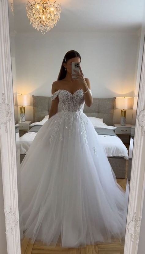 Wedding Dresses Fairytale Princesses, Princess Wedding Dresses Corset Top, Wedding Dresses Big Poofy, Ballgown Wedding Dresses, Big Wedding Dresses, Dream Wedding Decorations, Fairy Tale Wedding Dress, Pretty Wedding Dresses, Fancy Wedding Dresses