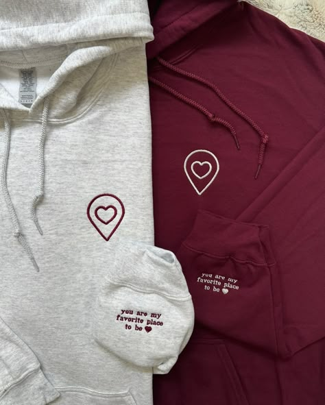 If they sent this to you, they wanna get matching hoodies🤭💕 Which one would you get?💖 This gift is something they will wear forever & when they wear it they’ll be reminded of how much love & appreciation you have for them🫶🏼 SHOP NOW~Link in bio<3 ~~ #anniversary #anniversarygift #gift #embroiderymachine #embroidery #custominitials #asmr #embroideryasmr #SmallBusiness #bfgiftideas #gfgiftideas #boyfriendgiftideas #girlfriendgiftideas #matchingcouplesoutfits #matchingcouples #matchingcoup... Diy Couples Hoodies Ideas, Boyfriend Hoodie Embroidery, Design For Printing On Clothes, Cute Couple Sweaters, Couple Sweatshirts Diy, Diy Couple Hoodies, Couples Embroidery Design, Embroidery Matching Hoodies, Matching Embroidery Designs