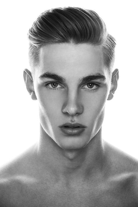 A males facial structure is quite different to a womans as they have a broader jaw, and a larger forehead as when they start to get older their hair recedes. Depending on whether the male is slim or not he may have very prominent cheekbones, and he will have hollow temples and cheeks so that his facial features are very sharp and prominent. This can be easily achieved using contour and highlight using cream based make-up. Face Exercises For Men, Anker Drawing, Chiseled Jaw, Chiseled Jawline, Strong Jawline, Cool Signatures, Face Exercises, American Crew, Male Makeup